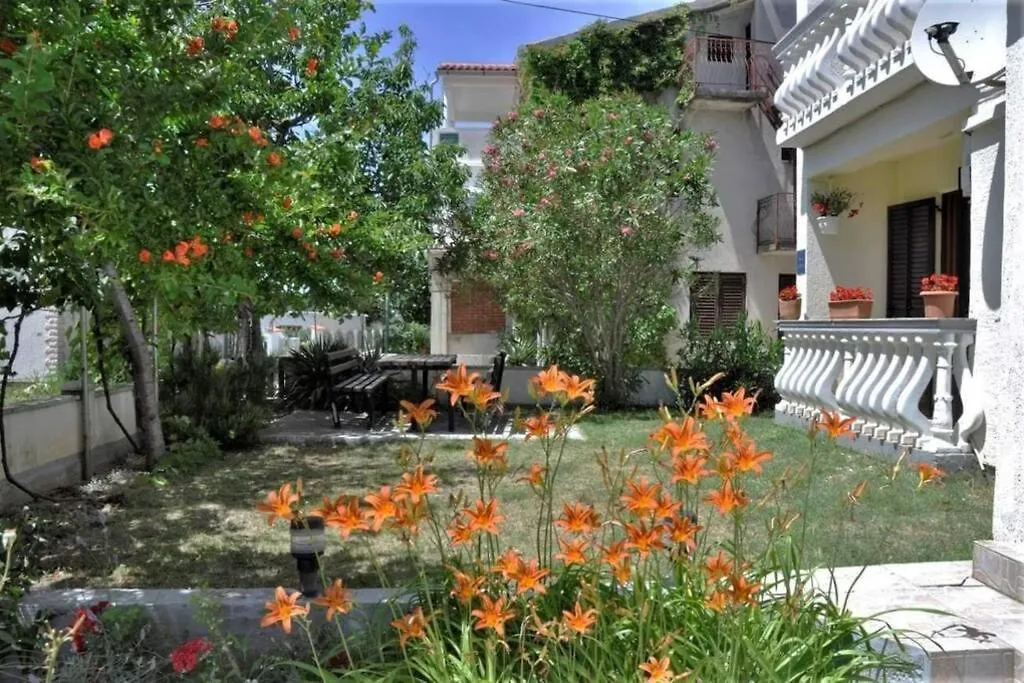 Apartment Peace Kampor 0*,